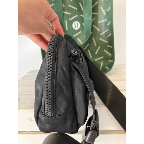 LULULEMON BLACK WAIST BELT BAG WITH GREEN SHOPPING TOTE - Picture 6 of 16